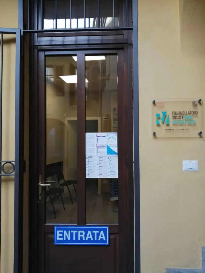Ingresso del Poliambulatorio Sociale in via Ricrosio